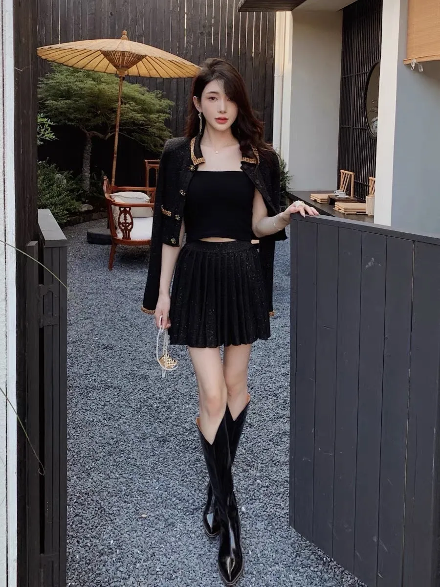 A complete set of tea-style outfits. Rich family's daughter, French style, black sequined knitted cardigan, pleated skirt suit