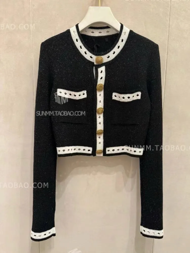 Buyer store 23 early autumn high-end niche black and white contrasting metal buckle Hepburn style French retro short cardigan sw