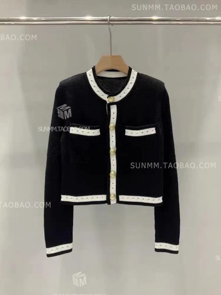 Buyer store 23 early autumn high-end niche black and white contrasting metal buckle Hepburn style French retro short cardigan sw