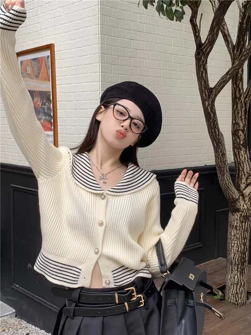 Design niche knitted cardigan jacket for women autumn and winter 2023 new striped navy collar short long-sleeved top trendy A223