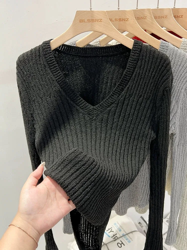 European v-neck knitted bottoming shirt for women, spring 2024 new design, slim and slightly see-through sweater top, trendy