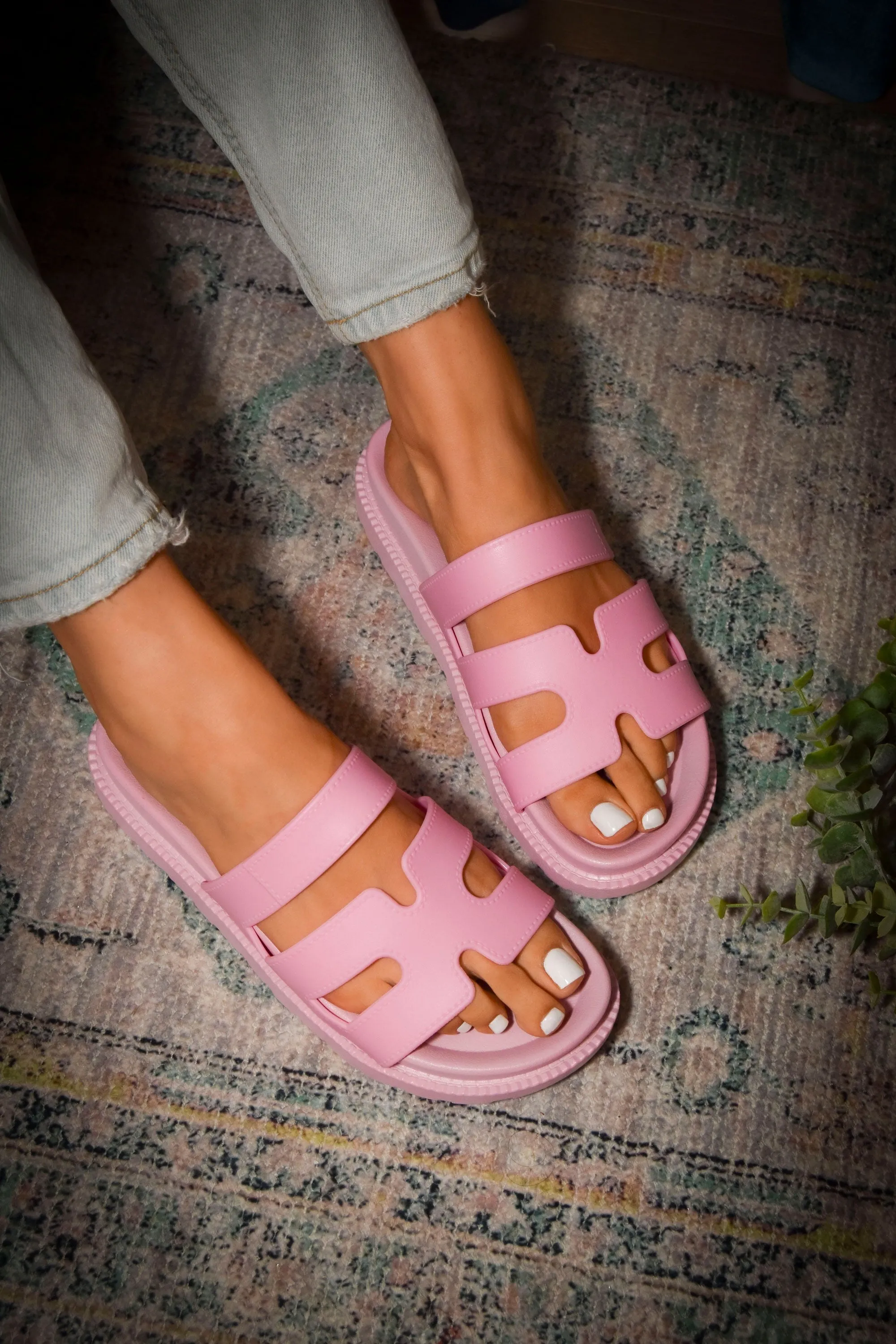 It Just Comes Natural Platform Sandals Pink