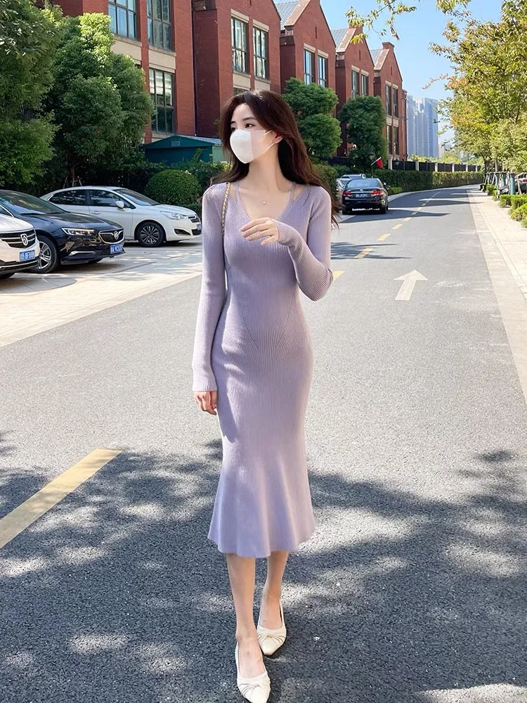 Lin Yan'er knitted dress autumn and winter women's 2023 new style gentle temperament slim sweater v-neck hip skirt (D179)