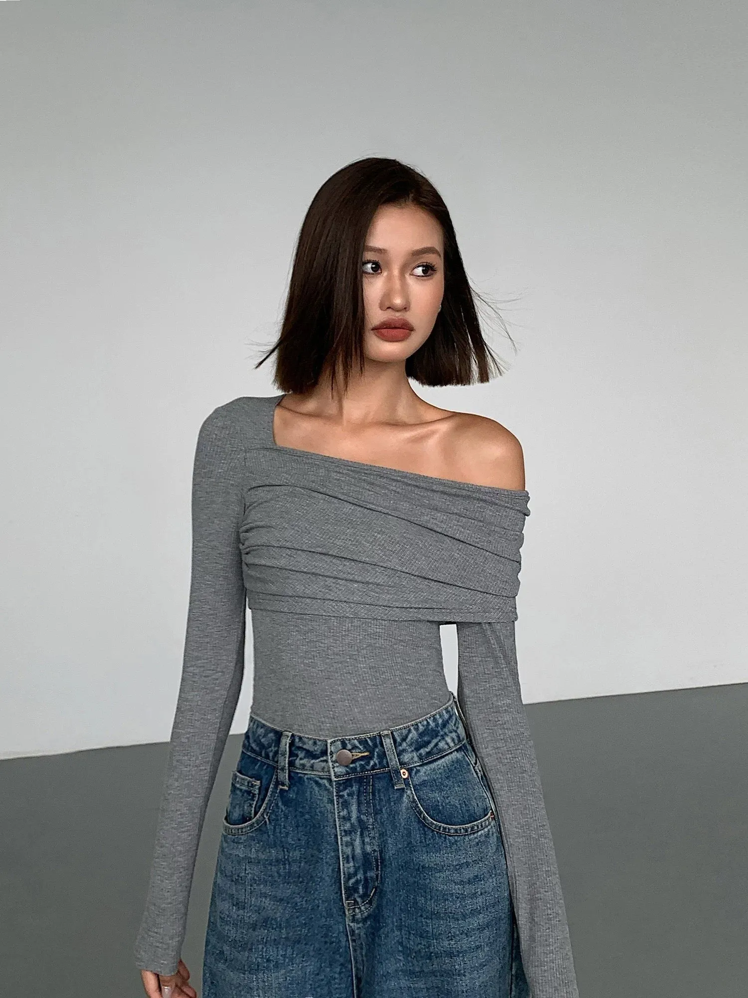 ousph black sexy off-shoulder sweater for women 2024 autumn design long-sleeved t-shirt slim bottoming top