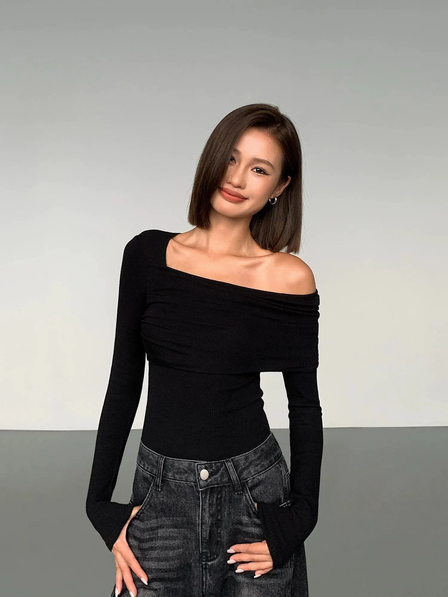 ousph black sexy off-shoulder sweater for women 2024 autumn design long-sleeved t-shirt slim bottoming top